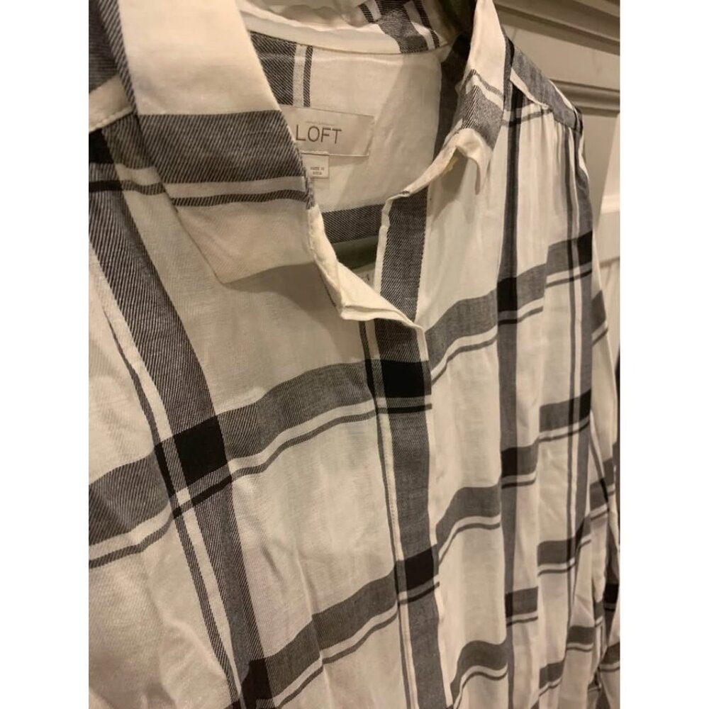 Ann Taylor Loft plaid shirt, size small white and black (bin U) - Picture 3 of 6